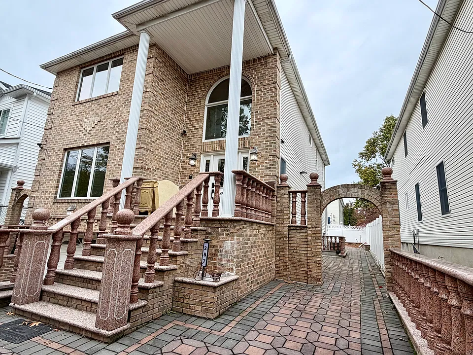 287 Rensselaer Ave #B