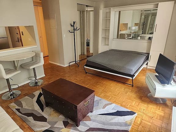 5th image of 161 W 61st St APT 9D