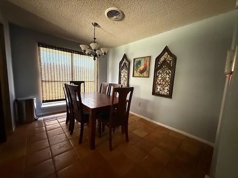 4717 Beall Blvd — Photo 4