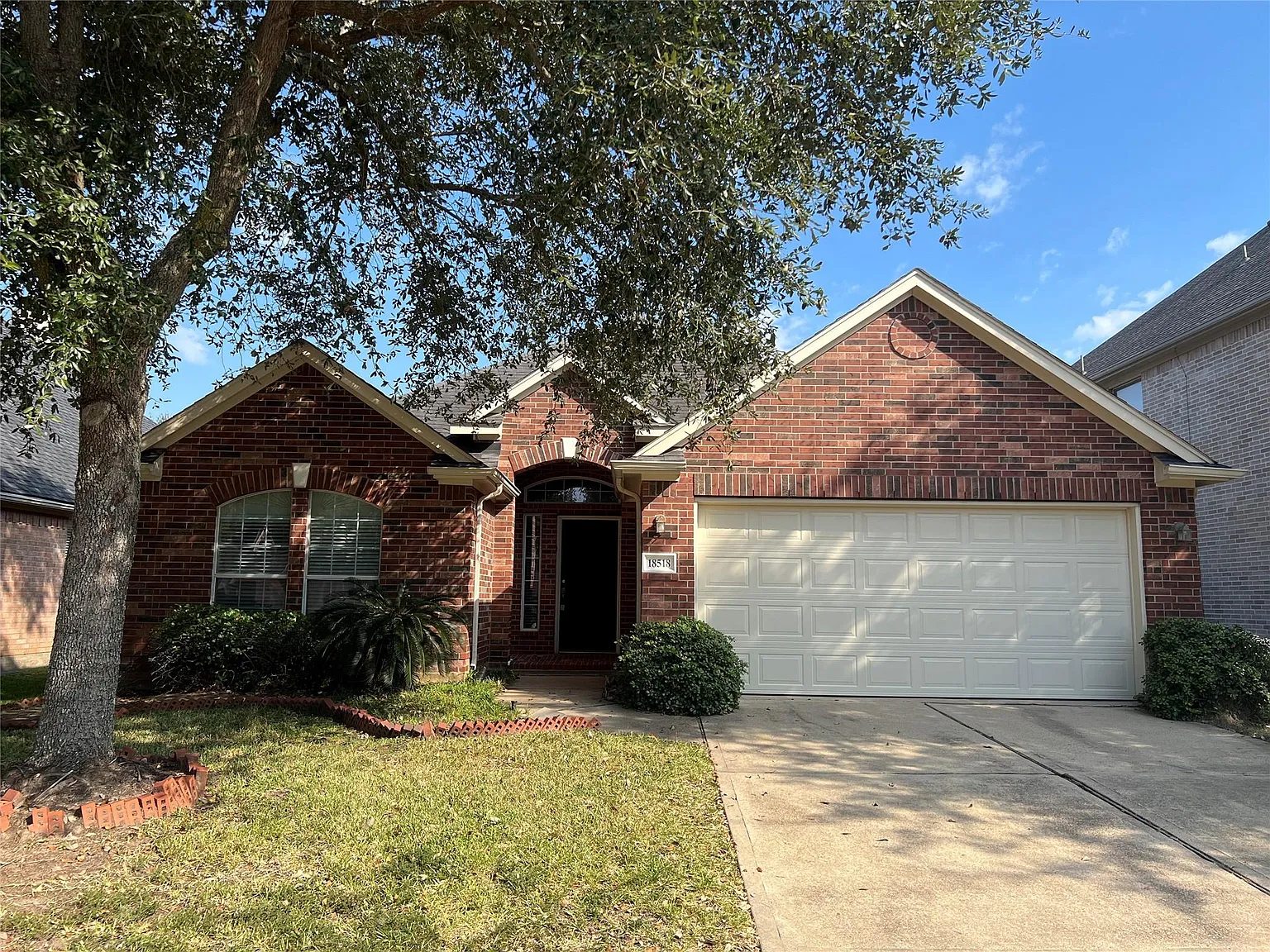 3 bed, 2.0 bath, 1901 sqft, $2,200 — Photo 1