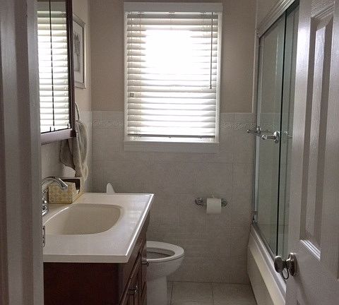 main Full Bath jacuzzi tub