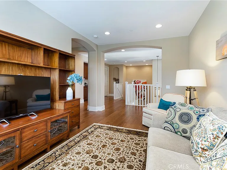 4731 Oceanridge Dr — Photo 6