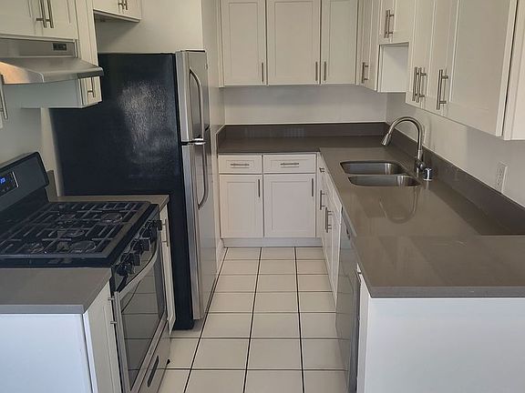 2nd image of 1427 N Poinsettia Pl #108