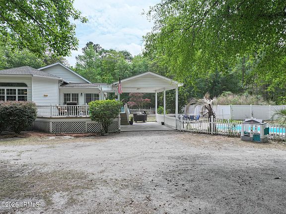4th image of 465 Lake Warren Rd