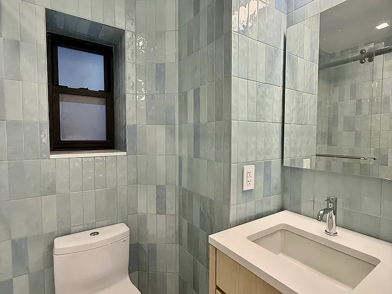 339 E 57th St #1C — Photo 3