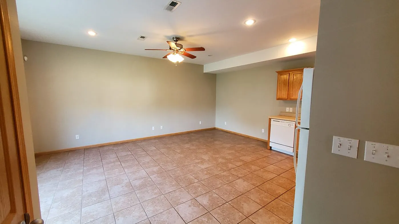 24841 A Talladega — Photo 3