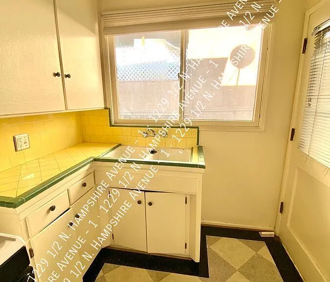 1229 1/2 N Hampshire Ave #1 — Photo 11