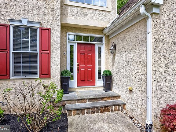 2nd image of 28 Cherry Farm Ln