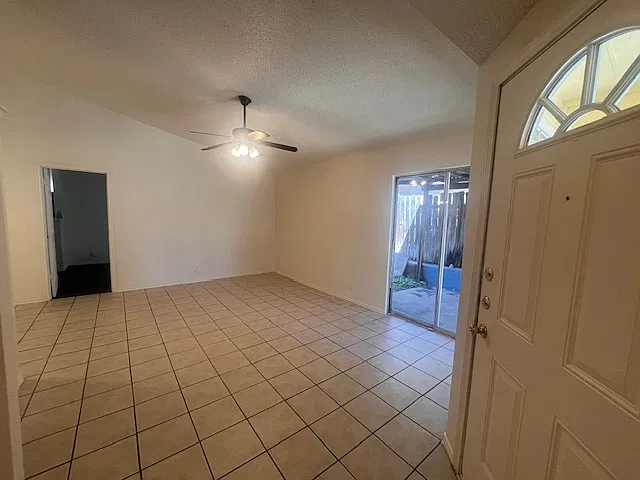 2 bed, 750 sqft, $1,200 — Photo 4