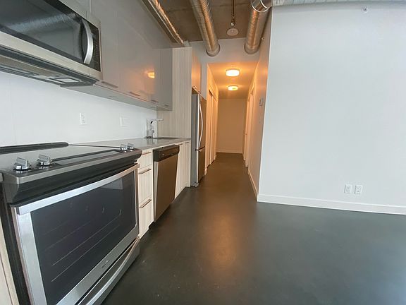 4th image of 624 8th Ave SE #402