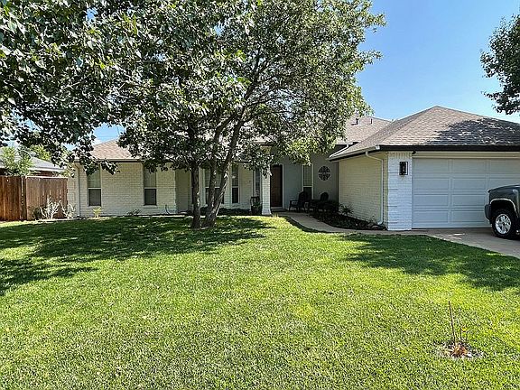 2nd image of 121 Rosewood Dr