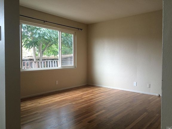 3rd image of 529 University St APT B