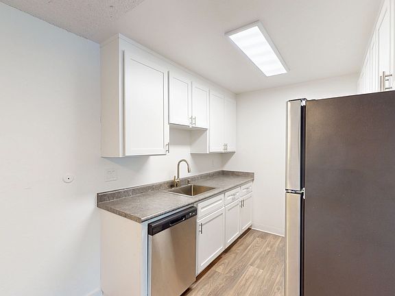 3rd image of 440 Alameda Del Prado #440P