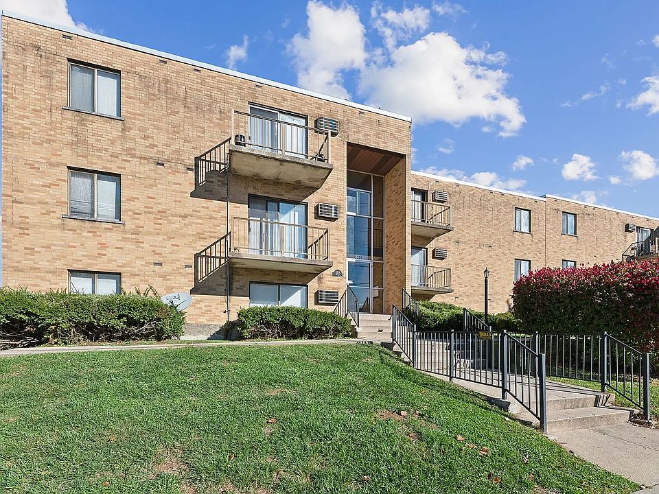 1st image of 3204-3206 Mozart Ave #3