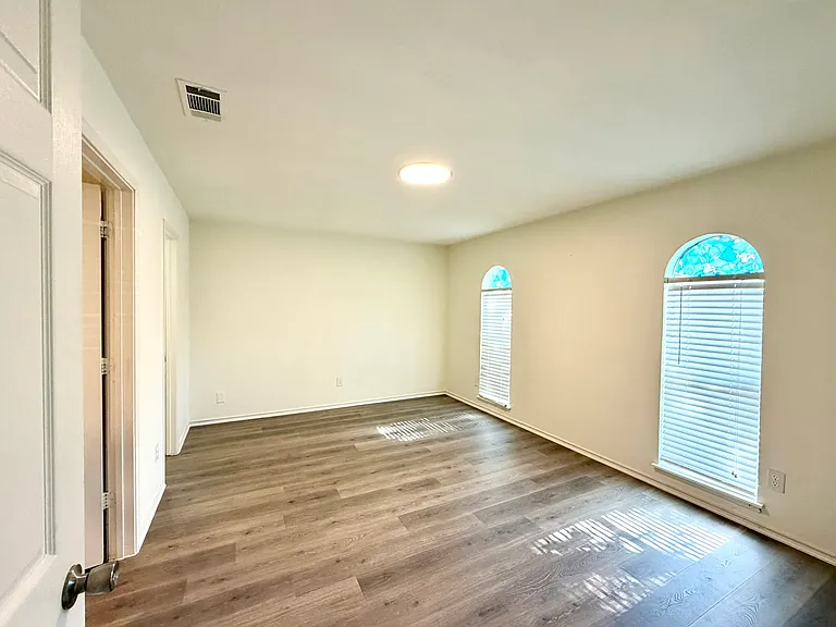 2829 Arcadia Ln — Photo 4