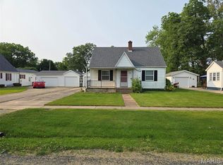 1450 Mulliken St, Carlyle, IL