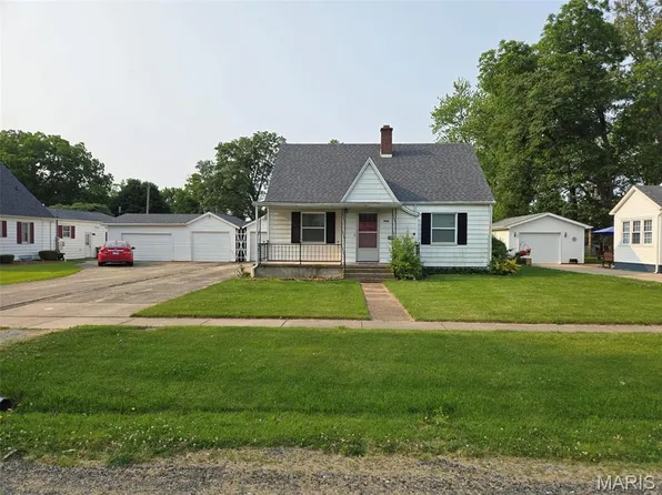 1450 Mulliken St, Carlyle, IL 62231