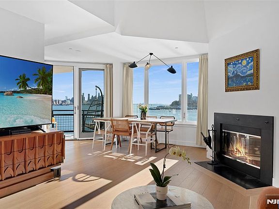 2nd image of 600 Harbor Blvd Unit 1064