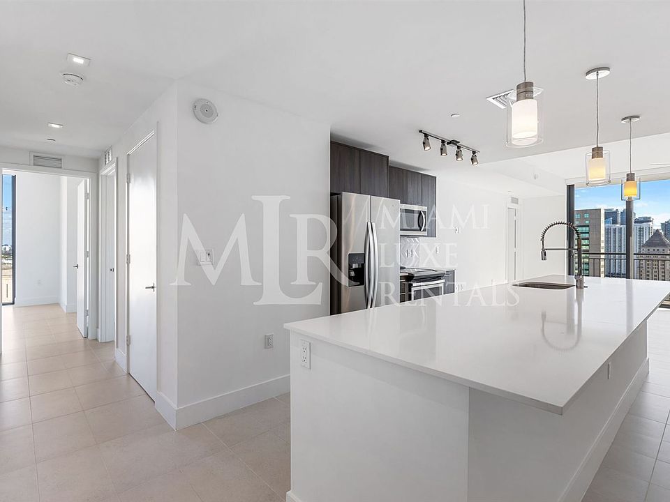 Parkline Miami luxe rental apartments downtown kitchen 2