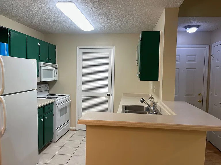 524 Granville Ct — Photo 7