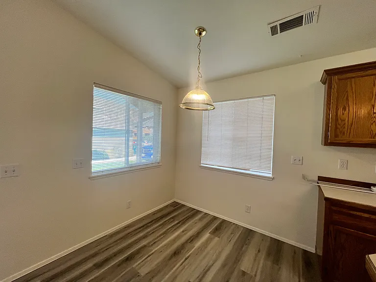 709 NE Savannah Dr #3 — Photo 9