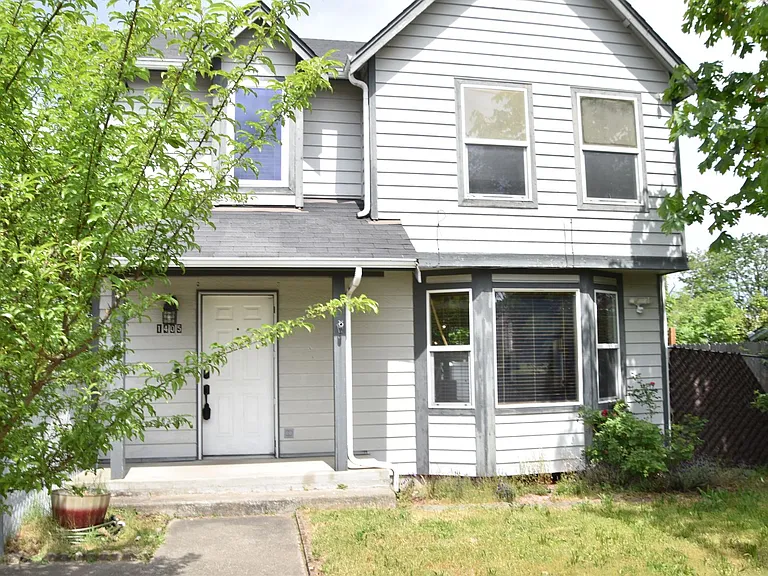 1405 E 38th St — Photo 24