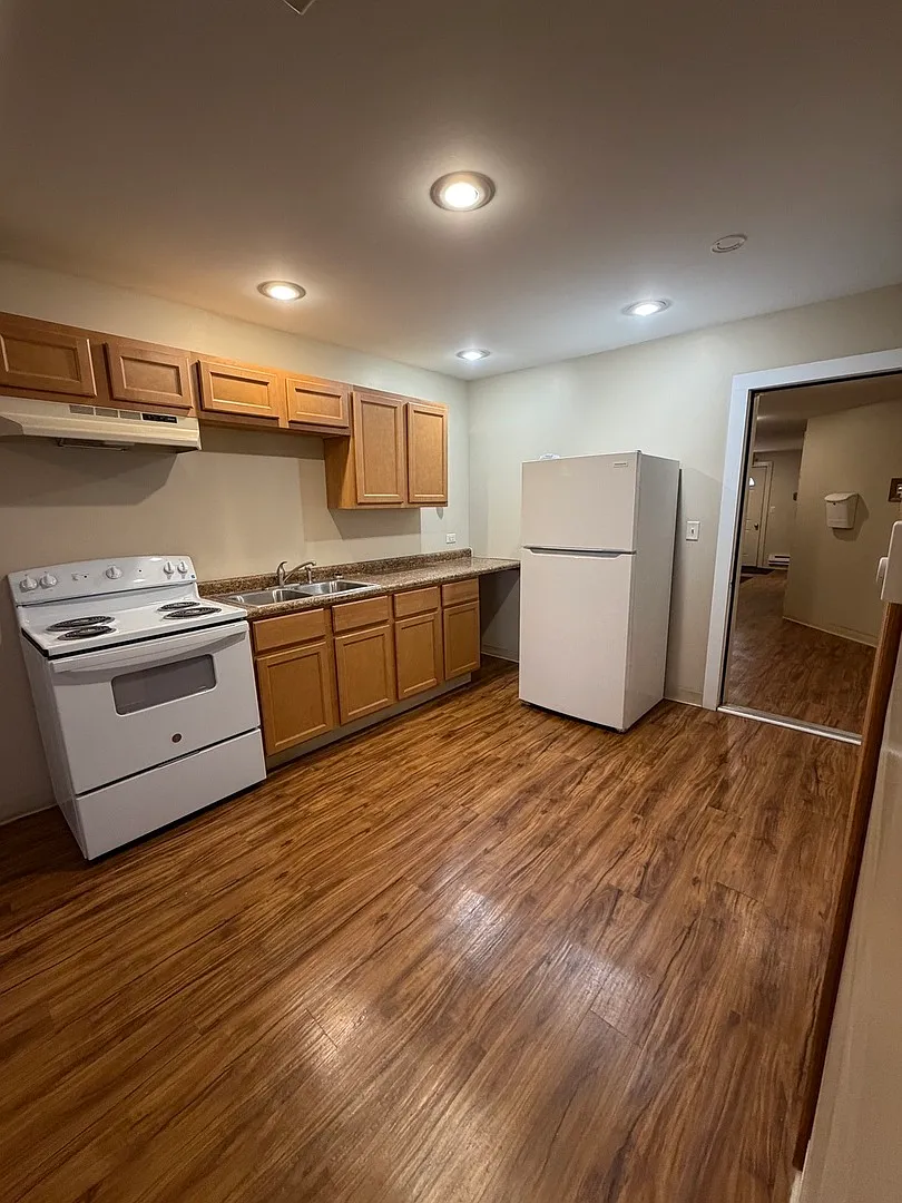 Building Photo - 690 W Judson St #3