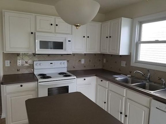 4th image of 386 Millett Dr