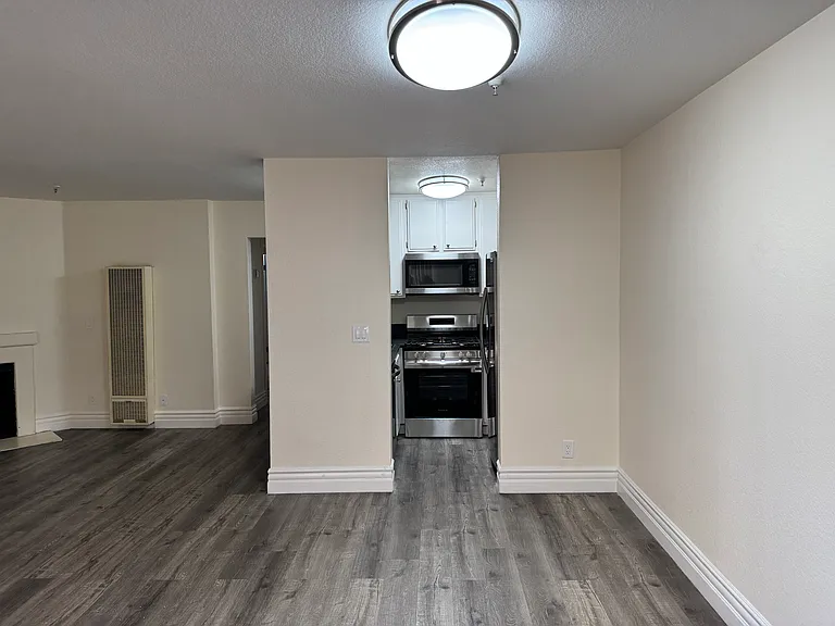 Garden Court Apartments — Photo 10