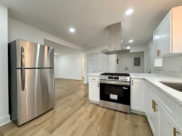 14916 Langley Ave — Photo 8