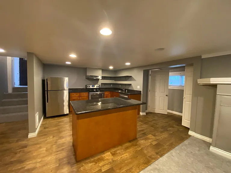533 11th Ave E #4 — Photo 1