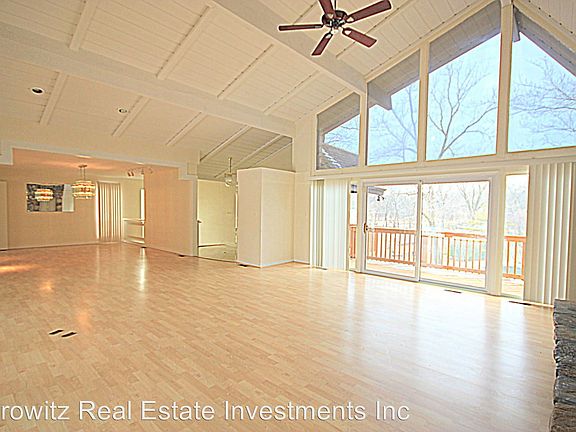4th image of 70 Meadowbrook Country Club Est