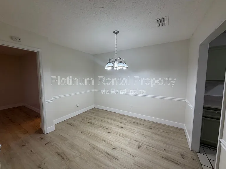 906 Country Park Dr SE — Photo 9