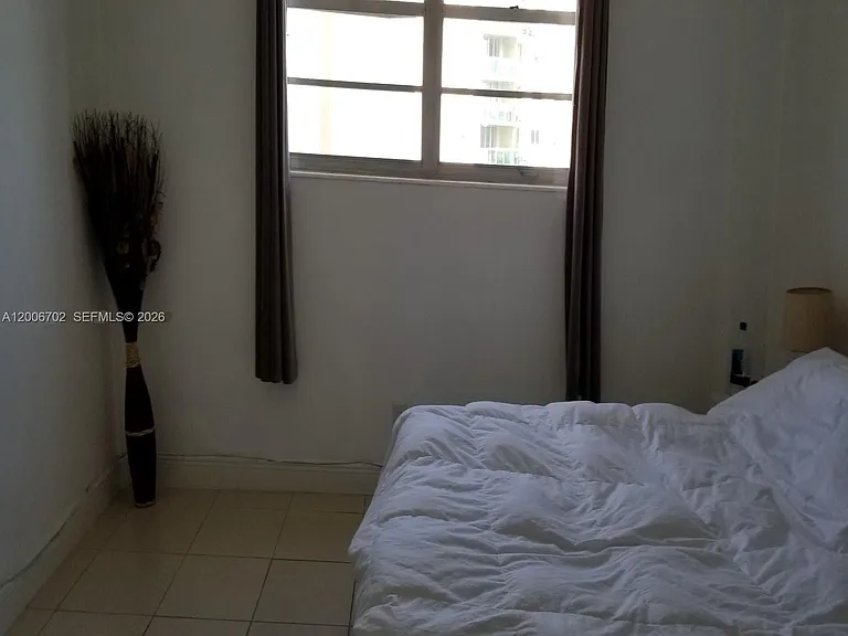 19390 Collins Ave #1124 — Photo 2
