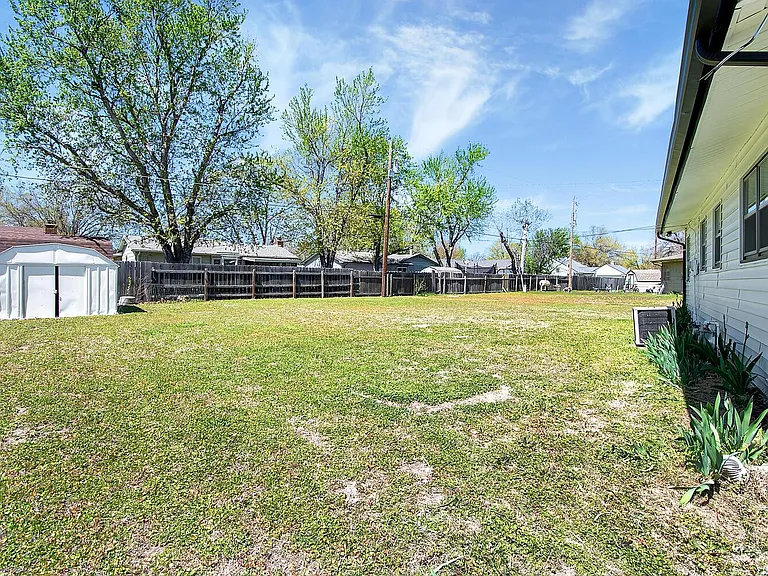 1239 N Cramer St — Photo 34