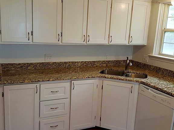 3rd image of 314 E Daugherty Dr