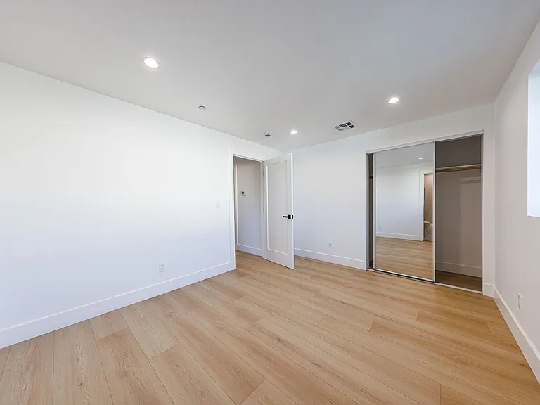 2938 S. Sycamore Ave — Photo 46