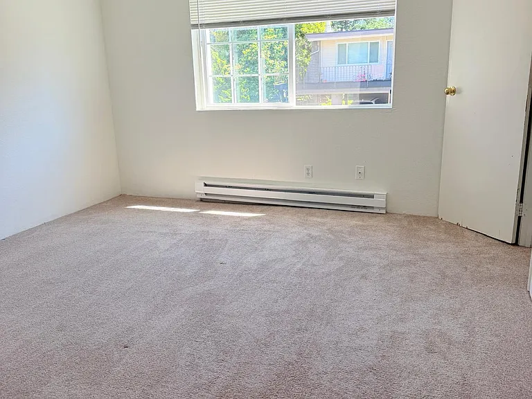 14526 NE 6th Pl #4 — Photo 20