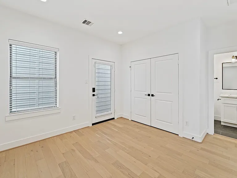 1108 Brooks St — Photo 5