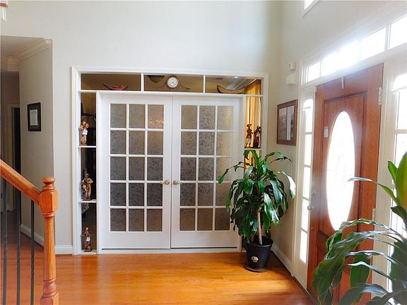2nd image of 2060 Channing Dr