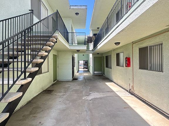 5th image of 639 10th St APT 3