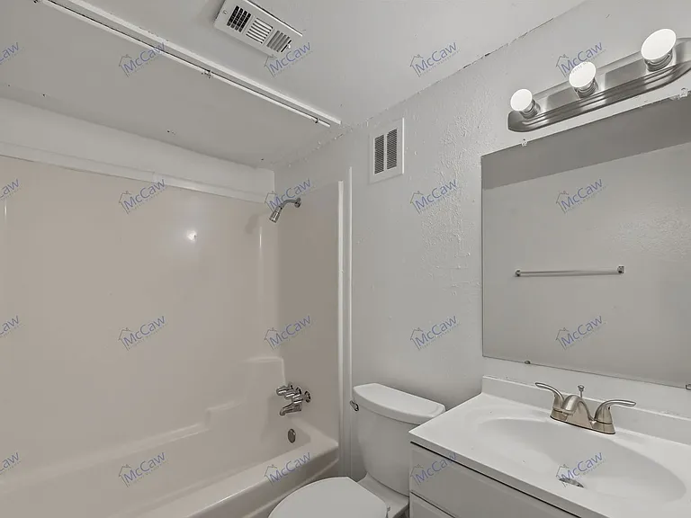 616 Moore St #D — Photo 15