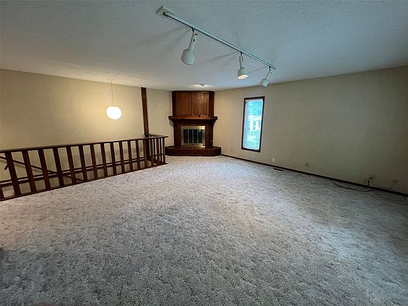 3rd image of 2204 Robin Rd