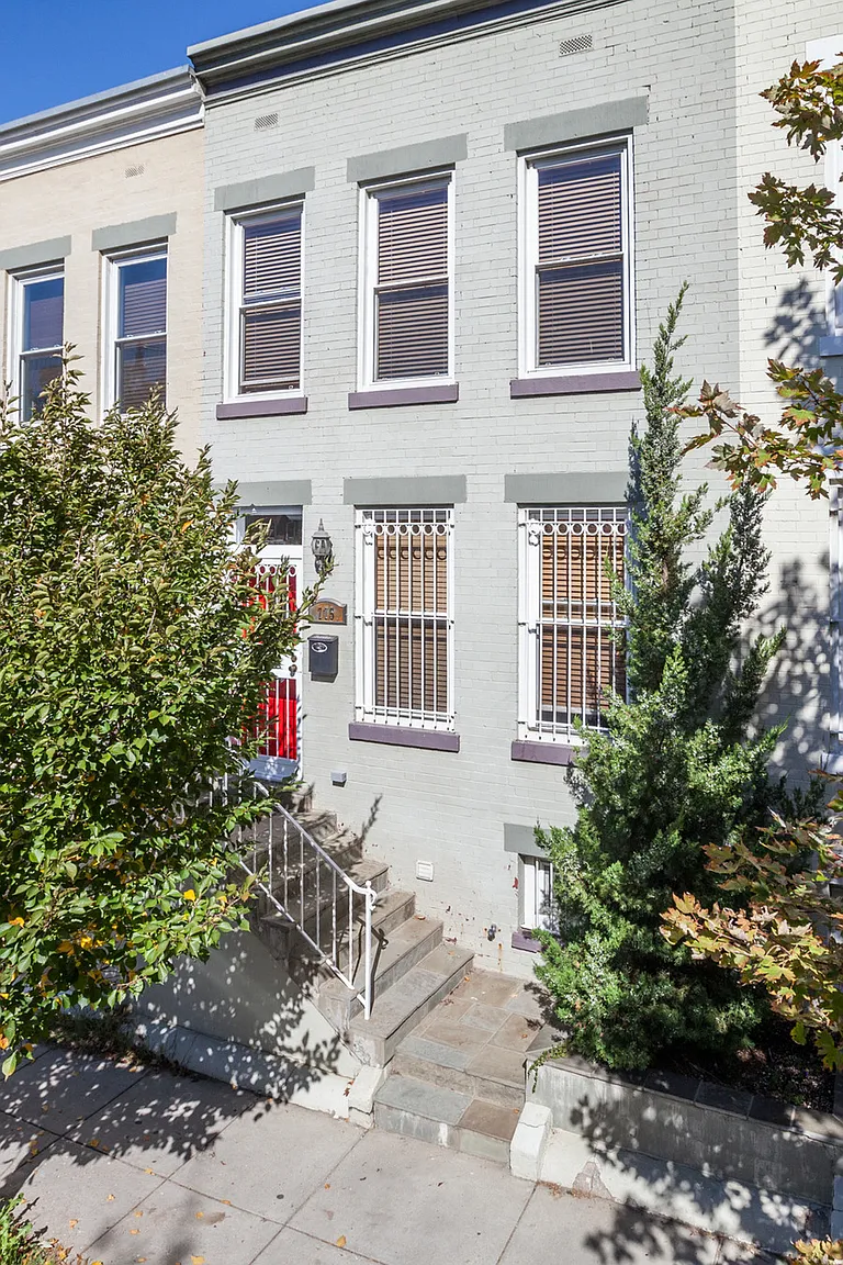 775 Kenyon St NW photo 1