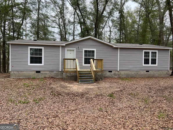 44 Spring Lake Dr, Hawkinsville, GA 31036