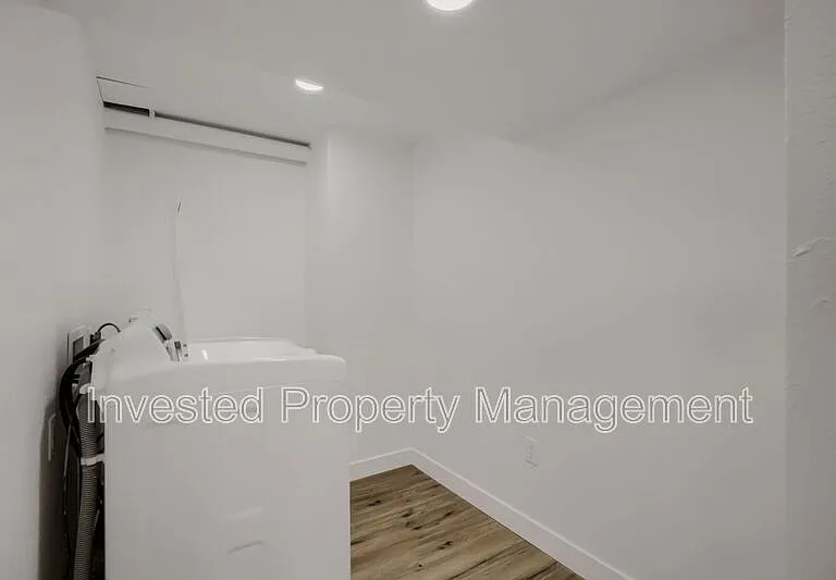 6473 Newcombe Ct — Photo 26