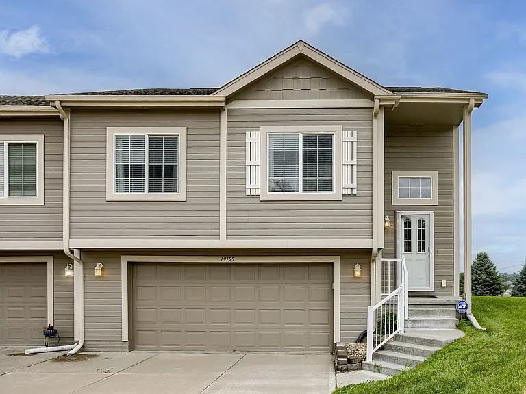 19155 Drexel Cir — Photo 1
