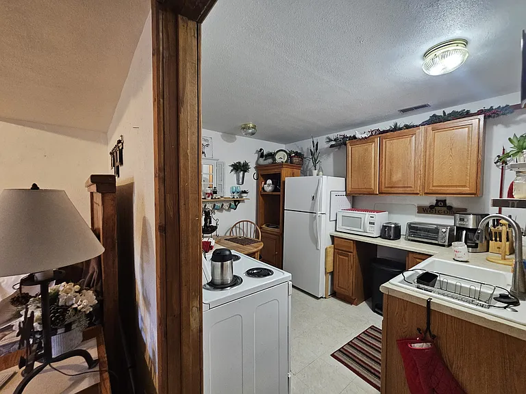15240 Deby Dr — Photo 7