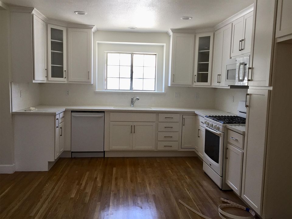 1st image of 510 N Raymond Ave