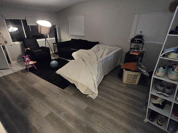 5th image of 425 W Grace St